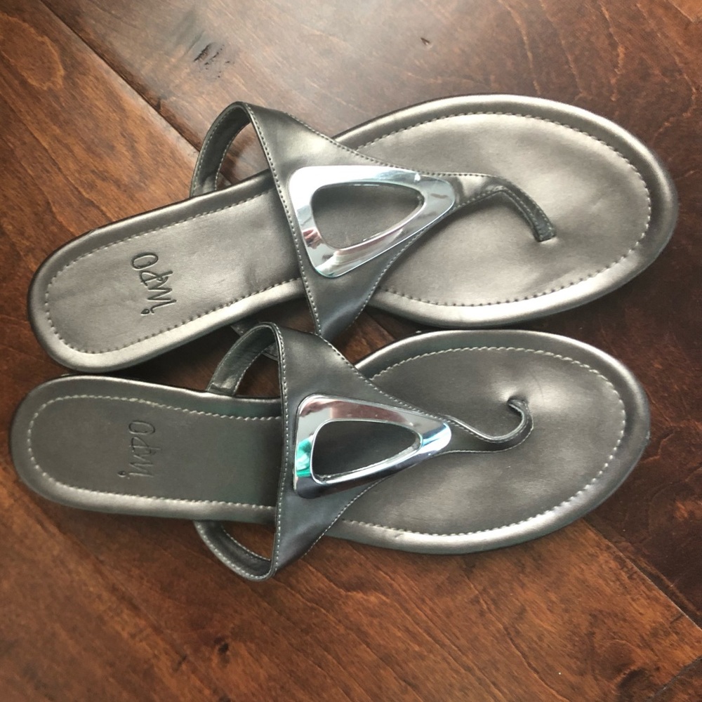 Silver dress thong sandals size 8